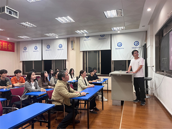 &ldquo;艺林师说&rdquo;:王琦教授带领研究生进行跨学科交流